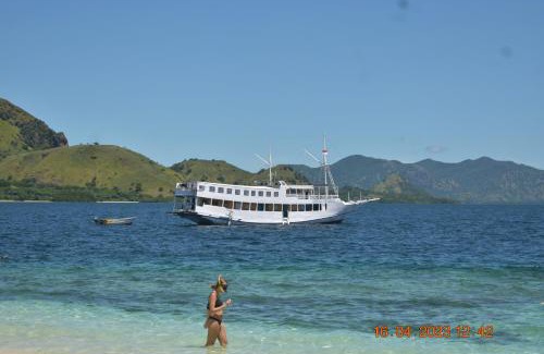 Senggigi Boat Rental | 4D3N CRUISE Lombok-Komodo-Flores