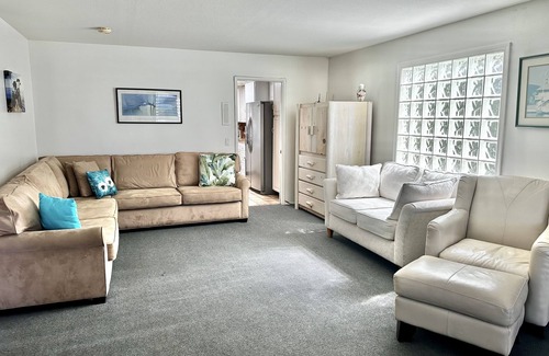 Santa Ana Heights House | 4DAY & HOLIDAY DEAL! POOL+SPA+SLIDE! WALK TO BEACH, CLOSE TO DISNEY NO CROWDS!