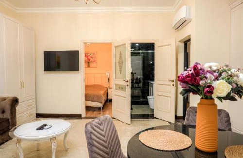 Kentron Apartment | 4Elements Apartments - One BR Apartments On Republic Square