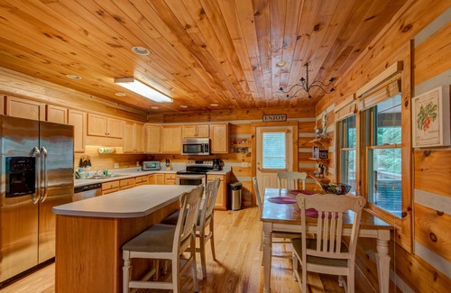 Boone Cabin | 4J Getaway - Rustic cabin between Boone & Blowing Rock with hot tub