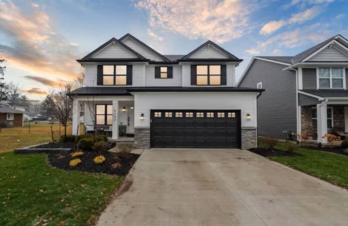 Plymouth House | 4mins DT Hot tub+ Fire Pit Game Room