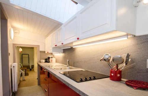 Chamonix City Centre Apartment | 4th floor, view valley, balcony, parking, tv, ski locker, 49m², Chamonix