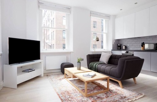 Holborn and Covent Garden Apartment | 4VH Virginia House Stylishly Bloomsbury Studio sleeps 2