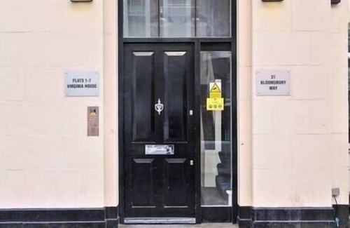Holborn and Covent Garden Apartment | 4VH Virginia House Stylishly Bloomsbury Studio sleeps 2