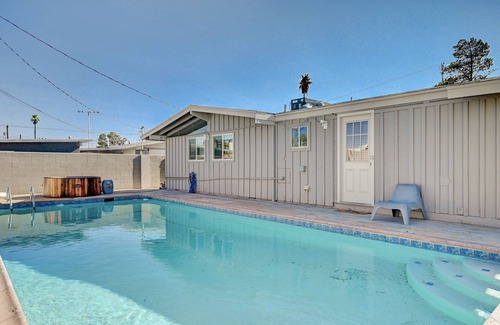 Las Vegas House | 4x2 Ultra Lux House with Pool + Spa + Game Room - 5 miles to the Strip