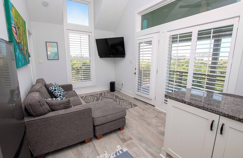 Carova Beach House | 4x2279B, Charming Tiny Cottage- Oceanside, Covered Deck