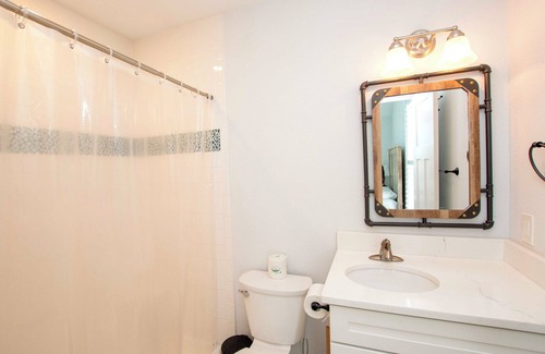 Carova Beach House | 4x2279B, Charming Tiny Cottage- Oceanside, Covered Deck