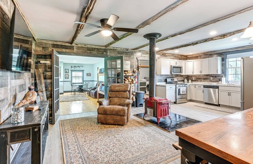 Deford Cottage | 5-acre Kingston Getaway: Pond, Peacocks & Fire Pit