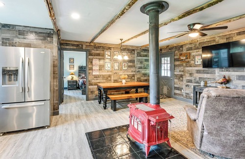 Deford Cottage | 5-acre Kingston Getaway: Pond, Peacocks & Fire Pit
