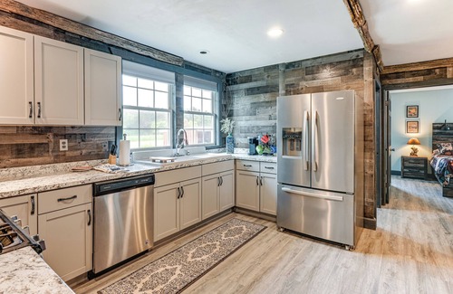 Deford Cottage | 5-acre Kingston Getaway: Pond, Peacocks & Fire Pit