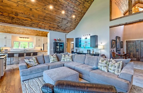 Sautee Nacoochee Cabin | 5 ALL KING BRs- Luxury, Infrared Sauna, Chef, 10+ Acres -Quiet, 3 miles to Helen