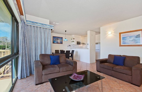 Maroochydore House | 5 Allawah - Opposite the beach