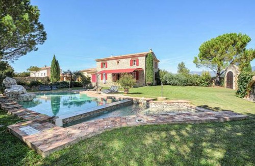 Saint-Pierre-de-Vassols House | 5 bedroom accommodation in St-Pierre-de-Vassols