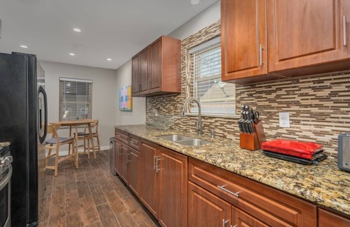 Dallas House | 5-BD/3-BA in the Heart of Dallas w/Pool & Hot Tub
