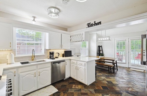 Flower Mound House | 5-BD,3-BA Serene Retreat in Heart of Flower Mound