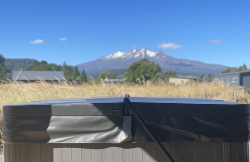 Ohakune House | 5 Bdr with SPA facing the Mountain Red Door