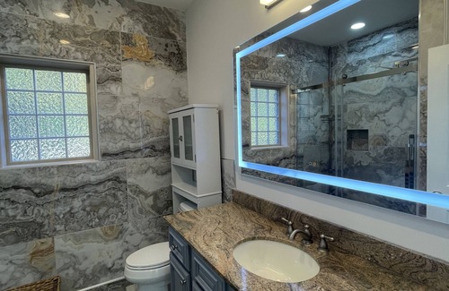 Lithonia House | 5 Bdrms/Swimming Pool/Indoor Hottub/Game Rm/Gated Home 20 mins from downtown Atl