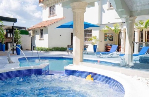 Santo Domingo Villa | 5 bed 5 bath Mansion in phenomenal Santo Dg Este with AC, EV WiFi and Bar Pool