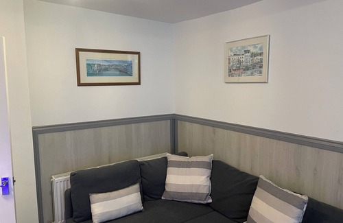 Weymouth House | 5 bed, 5 bath, Slps 18, Town Ho. 60 yds Weymth beach & harbour, NEWLY RENOVATED!