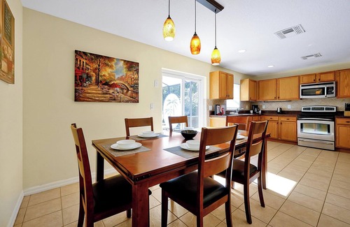 Lake Wilson Preserve House | ⛱ 5 Bed Lake Wilson - South Facing Pool - Overlooking Conservation and Woodland