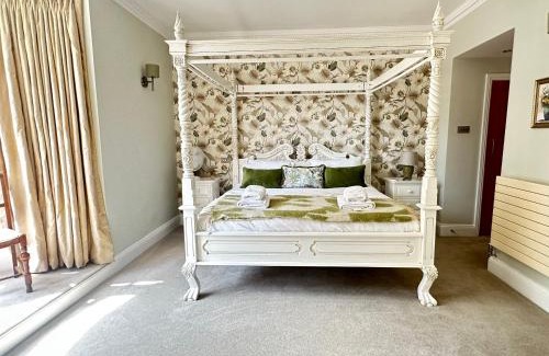 Southampton City Centre House | 5 Bed Luxury Townhouse with Hot Tub, Rooftop Terrace, Perfect for Groups, Near Cruise Terminal