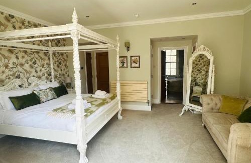 Southampton City Centre House | 5 Bed Luxury Townhouse with Hot Tub, Rooftop Terrace, Perfect for Groups, Near Cruise Terminal