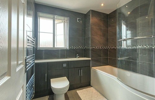 Sittingbourne House | 5 Bed | Sleeps 10 | Lesuire | Contractors | Kent