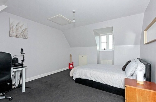 Sittingbourne House | 5 Bed | Sleeps 10 | Lesuire | Contractors | Kent