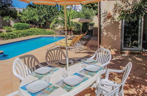 Moravit Villa | 5 bed villa with pool and BBQ