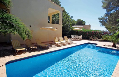 Moravit Villa | 5 bed villa with pool and BBQ