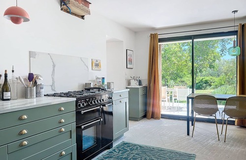 Entraigues-sur-la-Sorgue Other | 5 Bedroom Agritourism property in Entraigues-sur-la-Sorgue