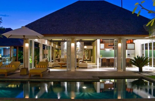 Batubelig Villa | 5 Bedroom, 250 meter from beach, Staffed property. Stress Free!