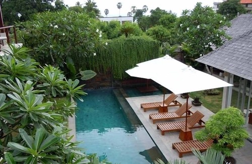 Batubelig Villa | 5 Bedroom, 250 meter from beach, Staffed property. Stress Free!