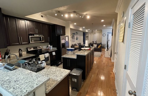 Lower Central NE House | 5 Bedroom 3.5 Bath House 5 Minutes From Train Station
