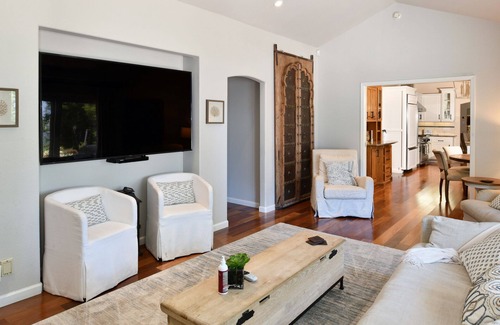 Healdsburg House | 5 BEDROOM, 6.5 BATH LUXURY HOME ON 3+ ACRES, 5 MIN TO SQUARE