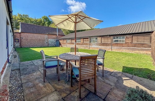 Little Fransham Cottage | 5 bedroom accommodation in Little Fransham