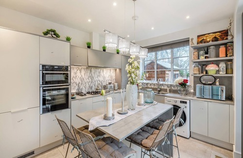 Canterbury Cottage | 5 bedroom accommodation in Canterbury