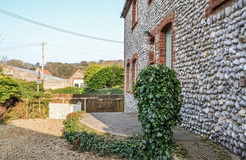 Weybourne Cottage | 5 bedroom accommodation in Weybourne