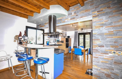 Real House | 5 bedroom amazing home in Réal