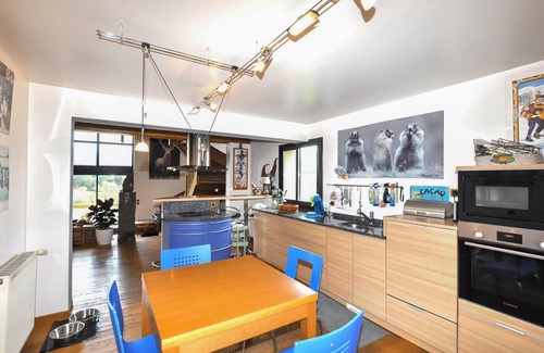 Real House | 5 bedroom amazing home in Réal