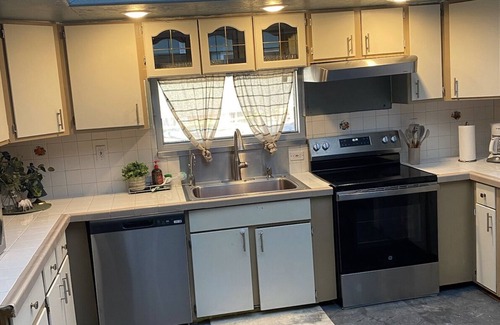 Berthoud House | 5 Bedroom Casa-Some more! Game Nights Pet Friendly