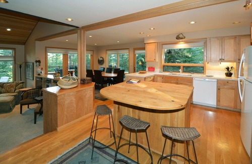Black Butte Ranch House | 5 bedroom home-true Black Butte Ranch feel! 2 King Beds!