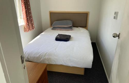 Mount Eden House | 5 Bedroom House A with 13 Beds including 6 Double Beds, 2 Single Beds, and 5 Sofa Beds