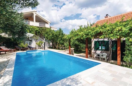 Lisane Ostrovicke House | 5 bedroom accommodation in Lisane Ostrovicke