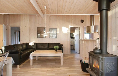 Bønnerup Strand House | 5 bedroom nice home in Glesborg
