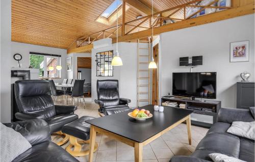 Handrup Strand House | 5 Bedroom Pet Friendly Home In Ebeltoft