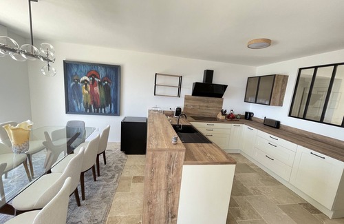 Tourrettes-sur-Loup Villa | 5 bedroom villa with sea view in Tourettes