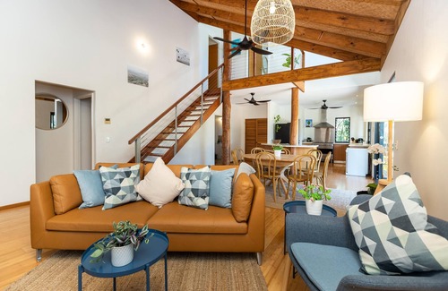 Cable Beach House | 5 Bedroom with Sweeping Veranda & Private Pool