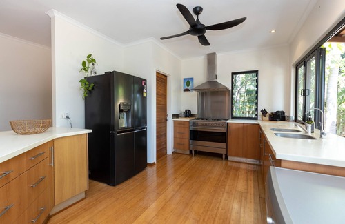 Cable Beach House | 5 Bedroom with Sweeping Veranda & Private Pool