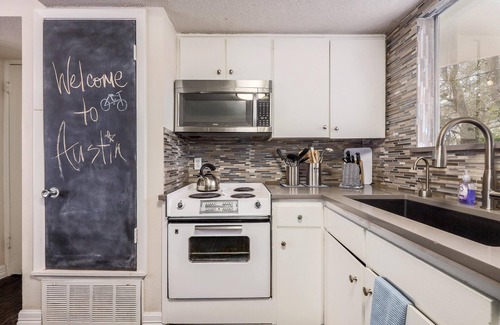 Zilker House | 5 bedrooms. 2 Blocks to Barton Springs Pool, Zilker Park, Music, Food Trailers